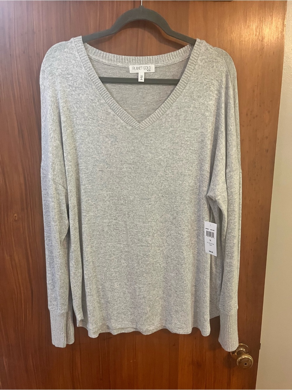 Planet Gold Light Grey V-Neck Knit Top NWT 1x